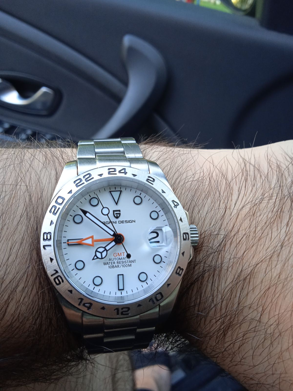 Pagani Design vs Casio: що вибрати чоловікові, який цінує і надійність, і стиль Pagani Design - вигляд на руці